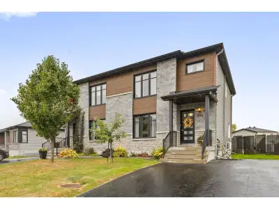 Beautiful 2017 semi-detached home offering 3+1 bedrooms and 2.5 bathrooms! Bright living space with...