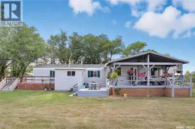 Spacious Acreage Close to the City! Experience the best of country living with this well-maintained...