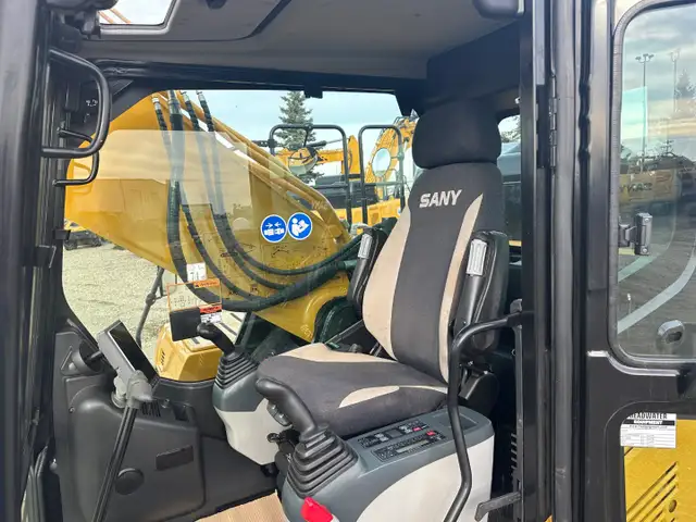 2023 SANY SY365C LC - 895 Hrs - Warranty, Choice of Bucket in Heavy Equipment in Lethbridge - Image 20