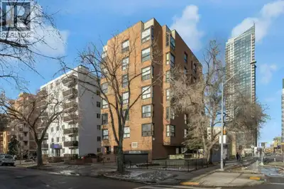 In the heart of the beltline this one bedroom unit is in a cement building close to schools, parks,...