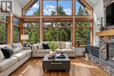 Welcome to 202-75 Dyrgas Gate, an exceptional 1,445 sq. ft. executive condominium offering stunning...