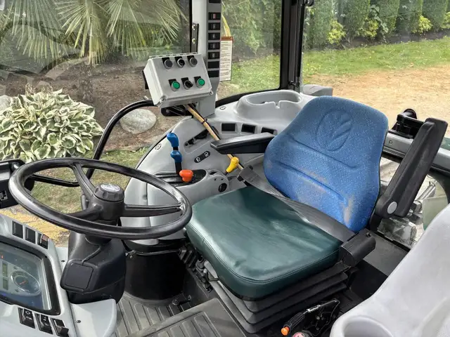 2009 New Holland T4020 Utility Tractor in Heavy Trucks in Delta/Surrey/Langley - Image 26