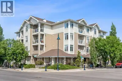 CHECK OUT OUR 24/7 VIRTUAL OPEN HOUSE. Welcome to this bright and inviting top-floor end unit, nestl...