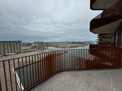 Exclusive opportunity to own a stunning corner suite at Aqualuna by Tridel, Toronto’s signature wate...