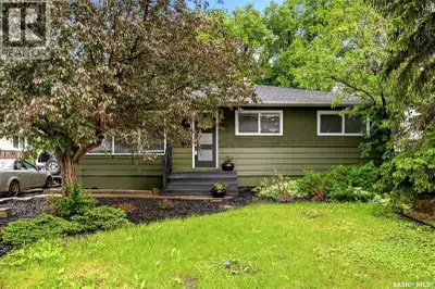 Fantastic bungalow in the sought-after Hillsdale neighbourhood, just steps from the University of Re...