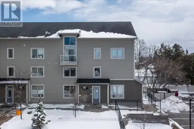 Welcome to this beautifully upgraded 2-bedroom end unit condo located in the heart of Stittsville! T...