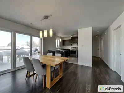 Dernier étage. Superbe condo de 2 chambres + bureau. 2 stationnements. Secteur paisible et calme, da...