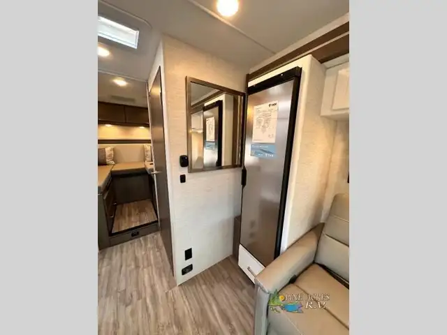 2025 Thor Motor Coach Four Winds Sprinter 24LV - Diesel in RVs & Motorhomes in Moncton - Image 22