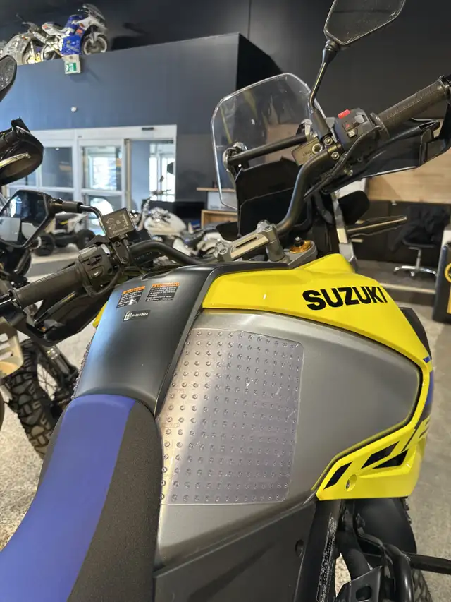 2023 Suzuki V-STROM 1050DE Champion Yellow No.2 / Metallic Mat S in Street, Cruisers & Choppers in Ottawa - Image 7