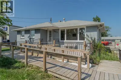 This is the perfect place for your office! High traffic location, great visibility, lots of parking....