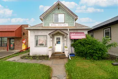 A hidden gem nestled in the heart of Lamont, this space is perfect for an entrepreneur looking to ex...