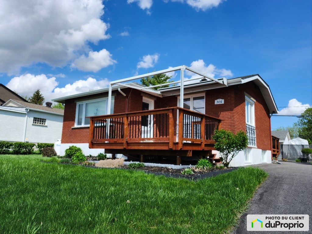 $549,000 - Bungalow for sale in St-Jean-sur-Richelieu (St-Luc) — photo 1
