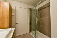 Renovated Akelius three bedroom apartment for rent. Sauvé in the Ahuntsic neighborhood, Montreal. ap... (image 4)