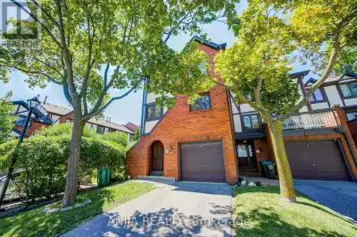 Rare end-unit townhouse in highly sought-after Erin Mills! Offering semi-detached-like privacy, supe...