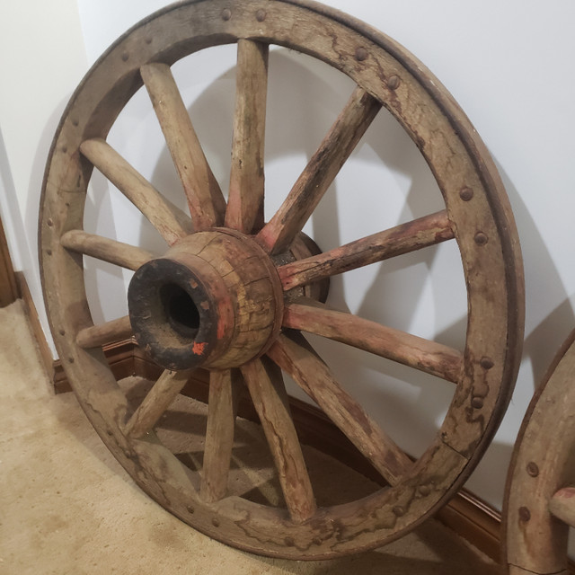 wagon wheels  3ft diameter in Home Décor & Accents in Hamilton - Image 2