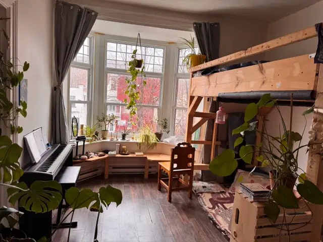 Belle grande chambre , René-Lévesque Est, cuisine privée WIFI