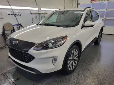 **TITANIUM -AWD-HYBRID-NAVIGATION -CAMÉRA -SIÈGES ET VOLANT CHAUFFANTS -CUIR - CRUISE - BLUETOOTH -...