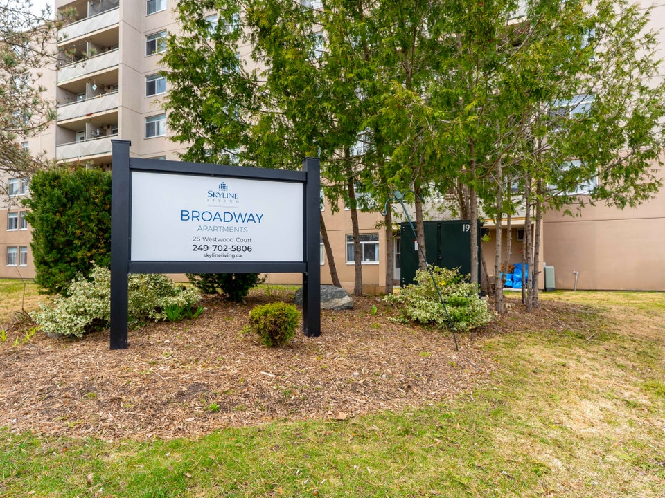 Broadway Apartments - 2 Bedroom, 1 Bath Apartment for Rent - Lin 3