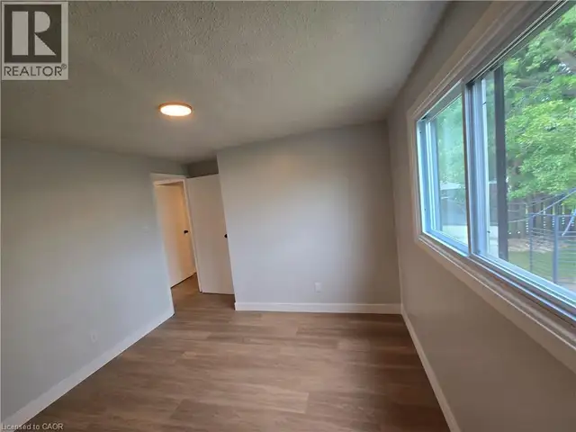 99 CLUTHE Crescent Kitchener, Ontario in Houses for Sale in Kitchener / Waterloo - Image 14