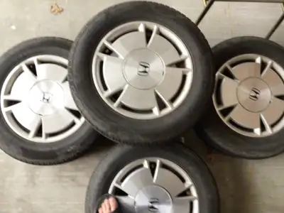 4 mags et pneus 195 65 15 Honda Civic 2010 bonne condition prix 180$