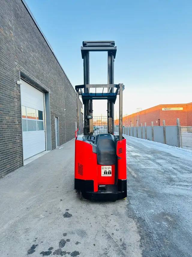 Raymond DOUBLE DEEP REACH 3200LB cap side-shift charger Inc 26FT in Heavy Equipment in Mississauga / Peel Region - Image 5