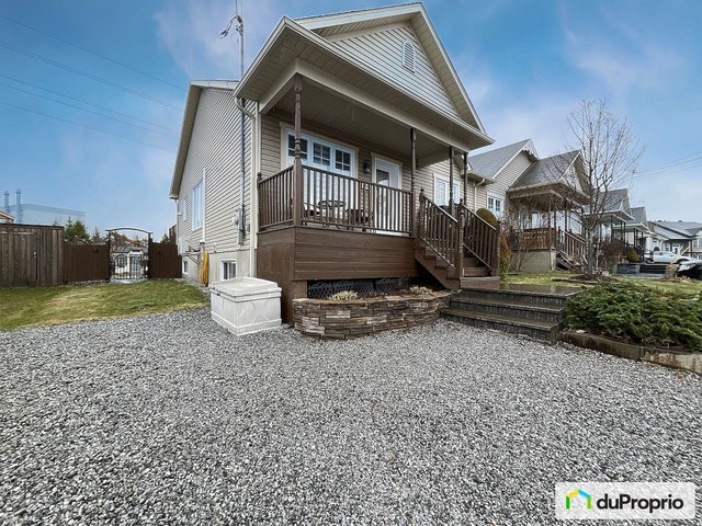$403,000 - Semi-detached in Sherbrooke (St-Élie-d'Orford) — photo 1