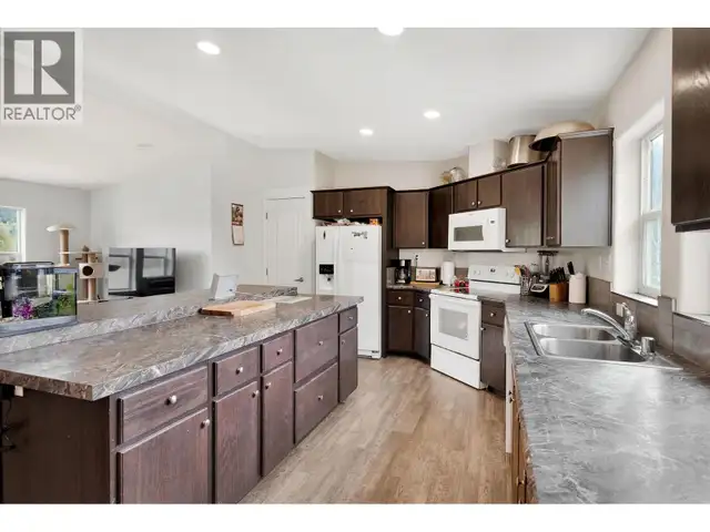 2804 Auldgirth Road Clearwater, British Columbia in Land for Sale in Kamloops - Image 8