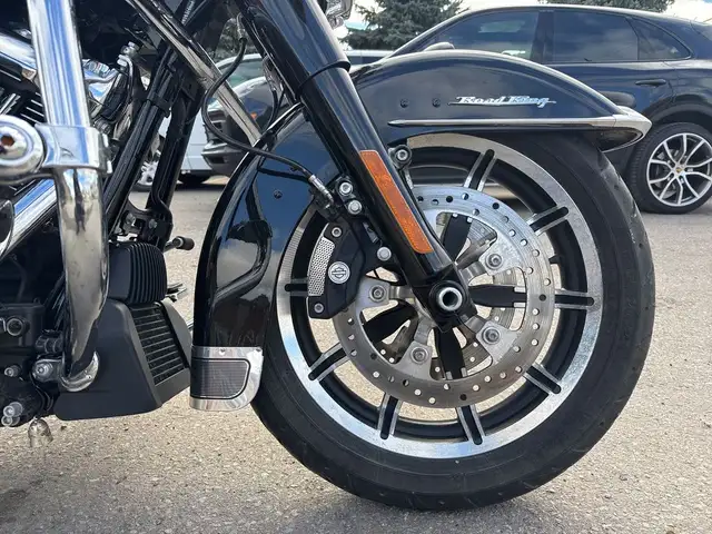 2019 Harley-Davidson Road King ~ ROAD KING ~ 107CI ~ V&H PIPES ~ in Sport Touring in City of Toronto - Image 10