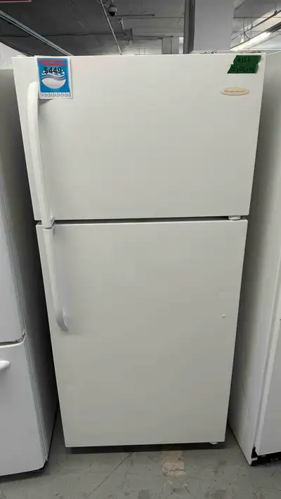 8121-Réfrigérateur Frigdaire blanc congélateur en haut