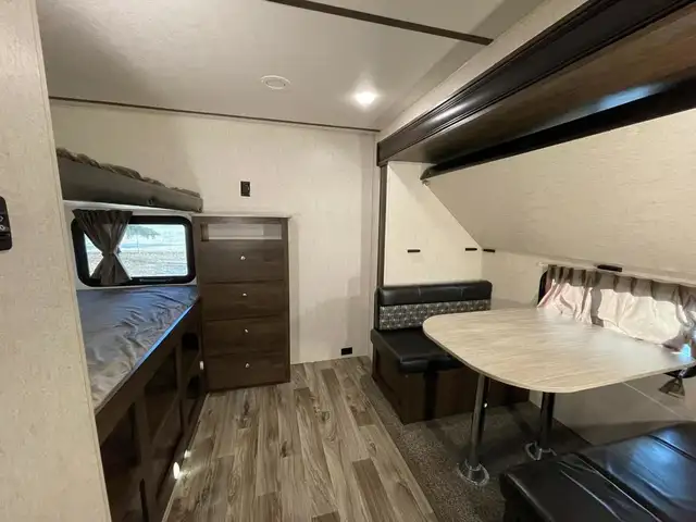 2019 Starcraft 31BHU in Travel Trailers & Campers in St. Albert - Image 8