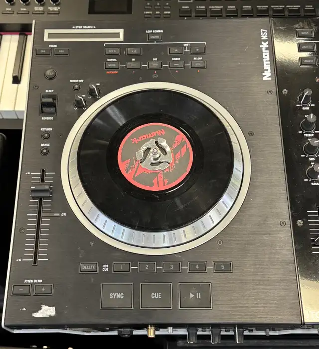 Numark NS7 - Performance Controller with Serato Itch in Performance & DJ Equipment in Oakville / Halton Region - Image 4