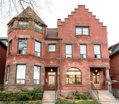 Annex Bachelor unit available in Clean Quiet Building *Shared Bathroom With Other Tenants On The Sam...