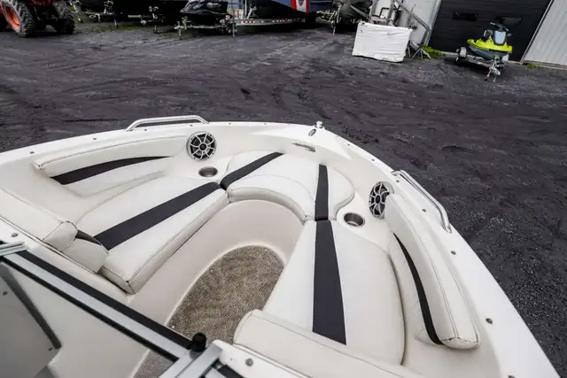 2009 Glastron GT185 in Powerboats & Motorboats in Rimouski / Bas-St-Laurent - Image 24