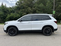 // ACCIDENT FREE!! // This 2024 Honda Passport Black Edition AWD is a bold midsize SUV built for Can... (image 9)