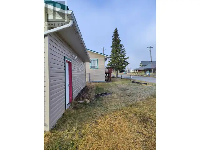 806 4TH AVENUE McBride, British Columbia in Houses for Sale in Quesnel - Image 27