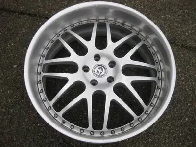 Here is 1 Single Genuine HRE Forged 3 Piece 22" rim for BMW series models This rim is in excellent c...