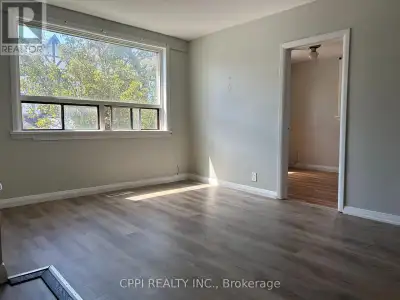 ******** WATER, HEAT AND PARKING INCLUDED ********** This beautifully renovated and exceptionally sp...