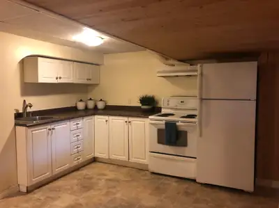 *** ALL INCLUSIVE *** 1 bdrm ground level, laundry, parking