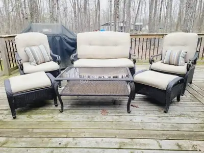 Lot # : 31 - PATIO SET - PLASTIC WICKER, View more