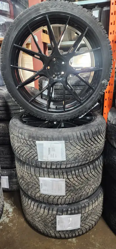 Tires Pirelli Scorpion Winter 2 PNCS Front: 275/35/22 104V Rear: 315/30/22 107V Tread: 9/32 (95-99%)...