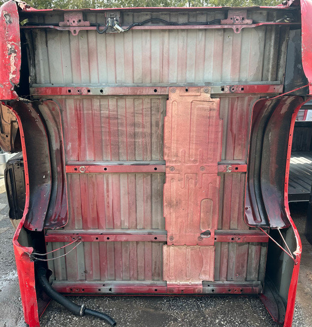 Southern Box/ Bed Silverado/ Sierra Rust Free! in Auto Body Parts in Edmonton - Image 3