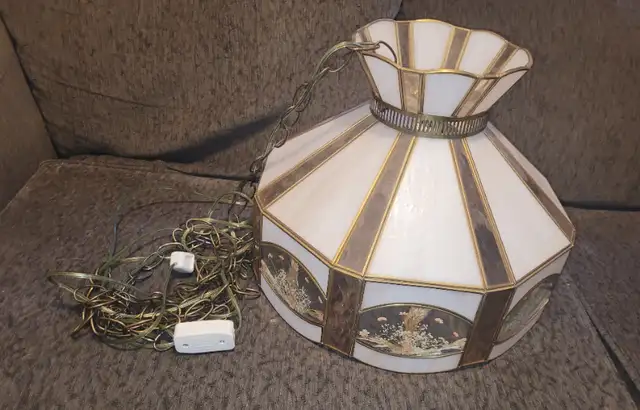 Vintage stained glass country swag lamp in Arts & Collectibles in Red Deer - Image 6