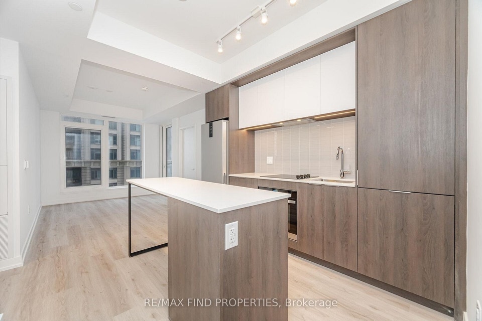 1BR & 2BR Brand New Condos at Burnhamthorpe & Confederation Pkwy 4