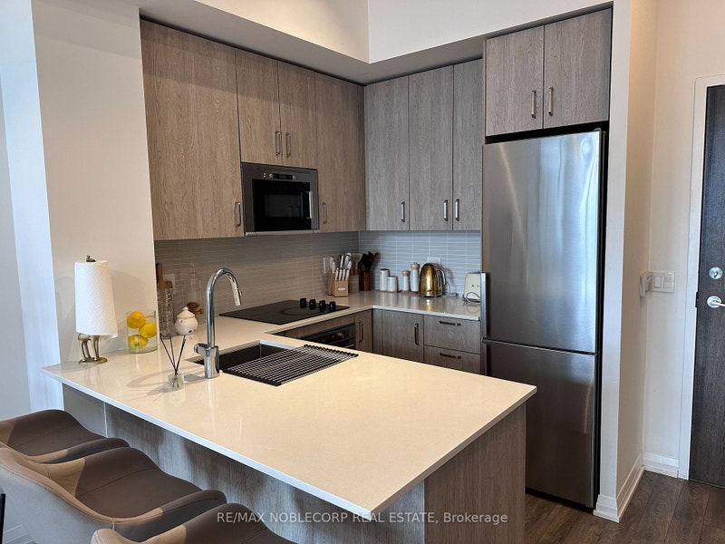 For Rent 1+1 Bed / 1 Bath Condo Unit Vaughan / Concord / Woo Long