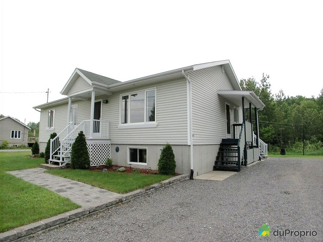 220 000$ - Bungalow à vendre à Lac-Aux-Sables dans Maisons à vendre  à Shawinigan