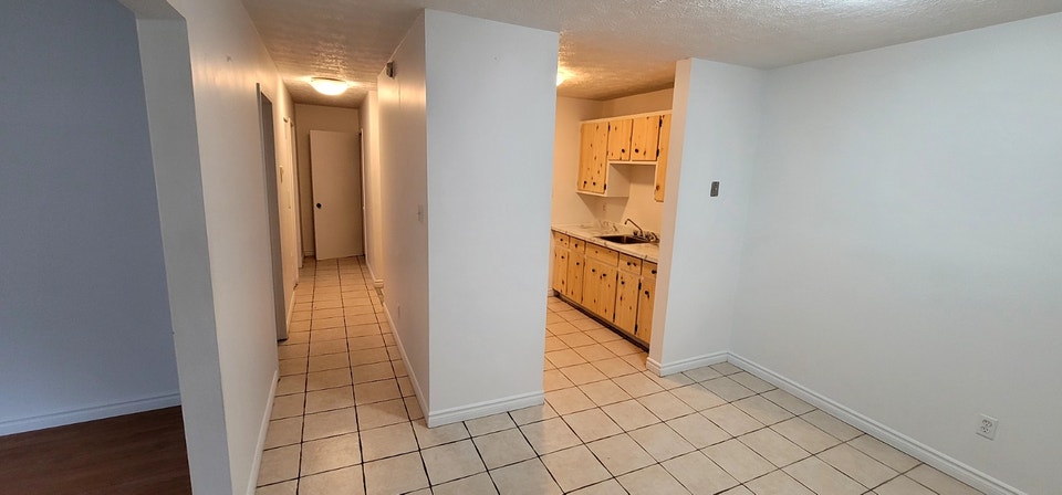 5½ TRÈS BEAU,GRAND, EAU CHAUDE! 514 770-4513.Librteme 3