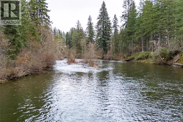 9571 Gleadle Rd Black Creek, British Columbia in Houses for Sale in Comox / Courtenay / Cumberland - Image 4