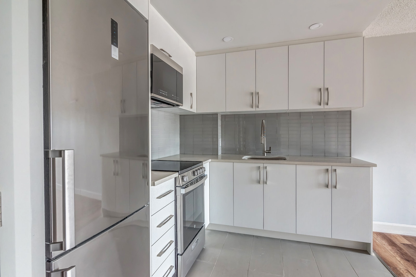 10309 Gouin west — photo 1