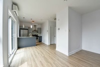 Renovated Akelius studio apartment for rent. Located near Av. Barclay in the Cote-des-Neiges neighbo... (image 3)