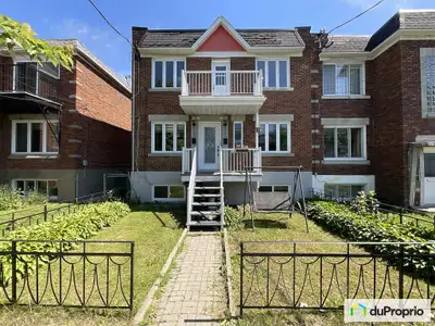Superbe duplex entièrement libre. Une occasion exceptionnelle à Montréal Rare sur le marché! Découvr...